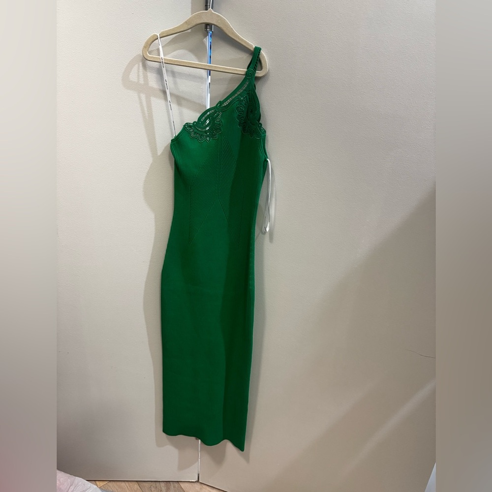 Elegant Green One-Shoulder Dress